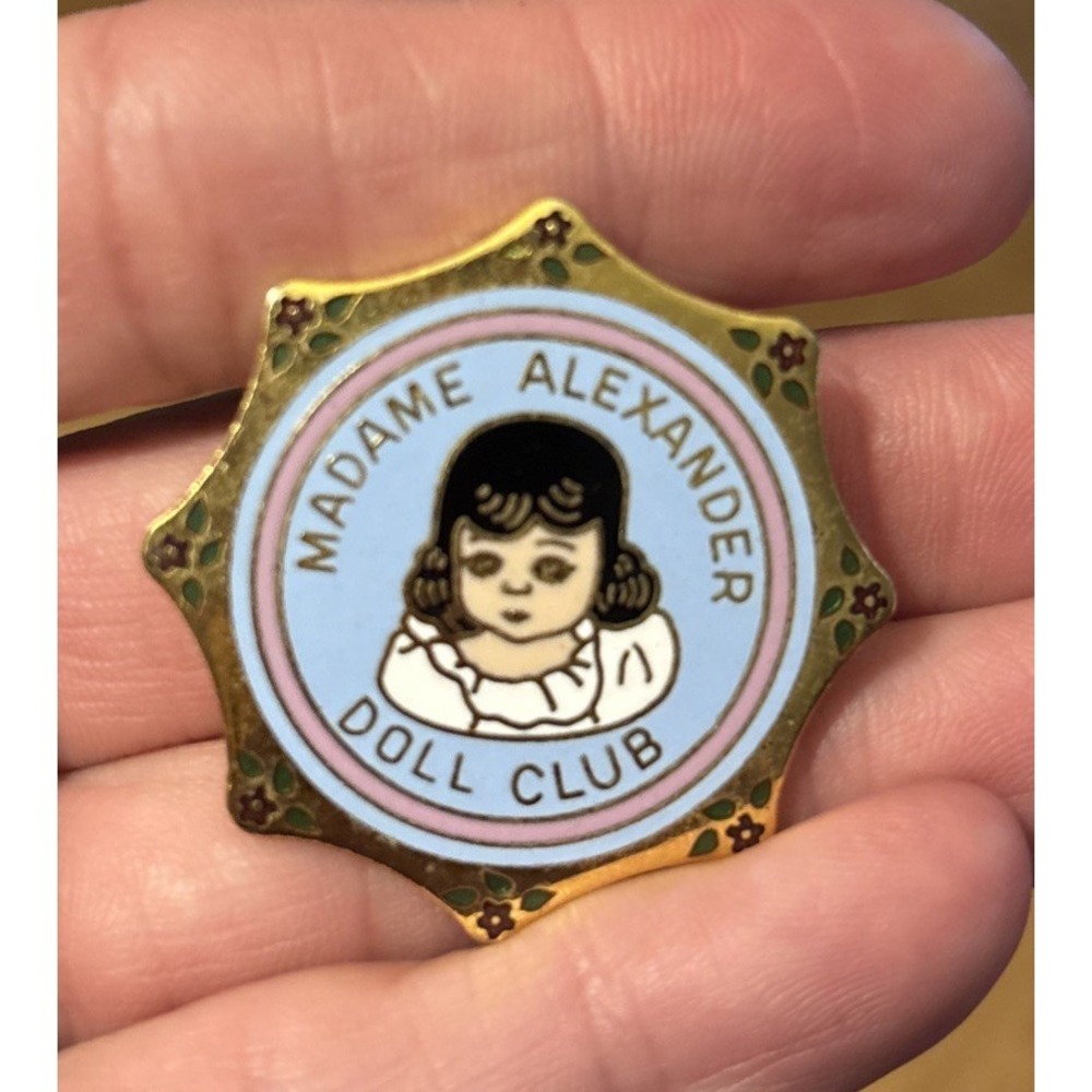 Madame Alexander Doll Club Vintage Lapel Pin Enamel Gold Plated